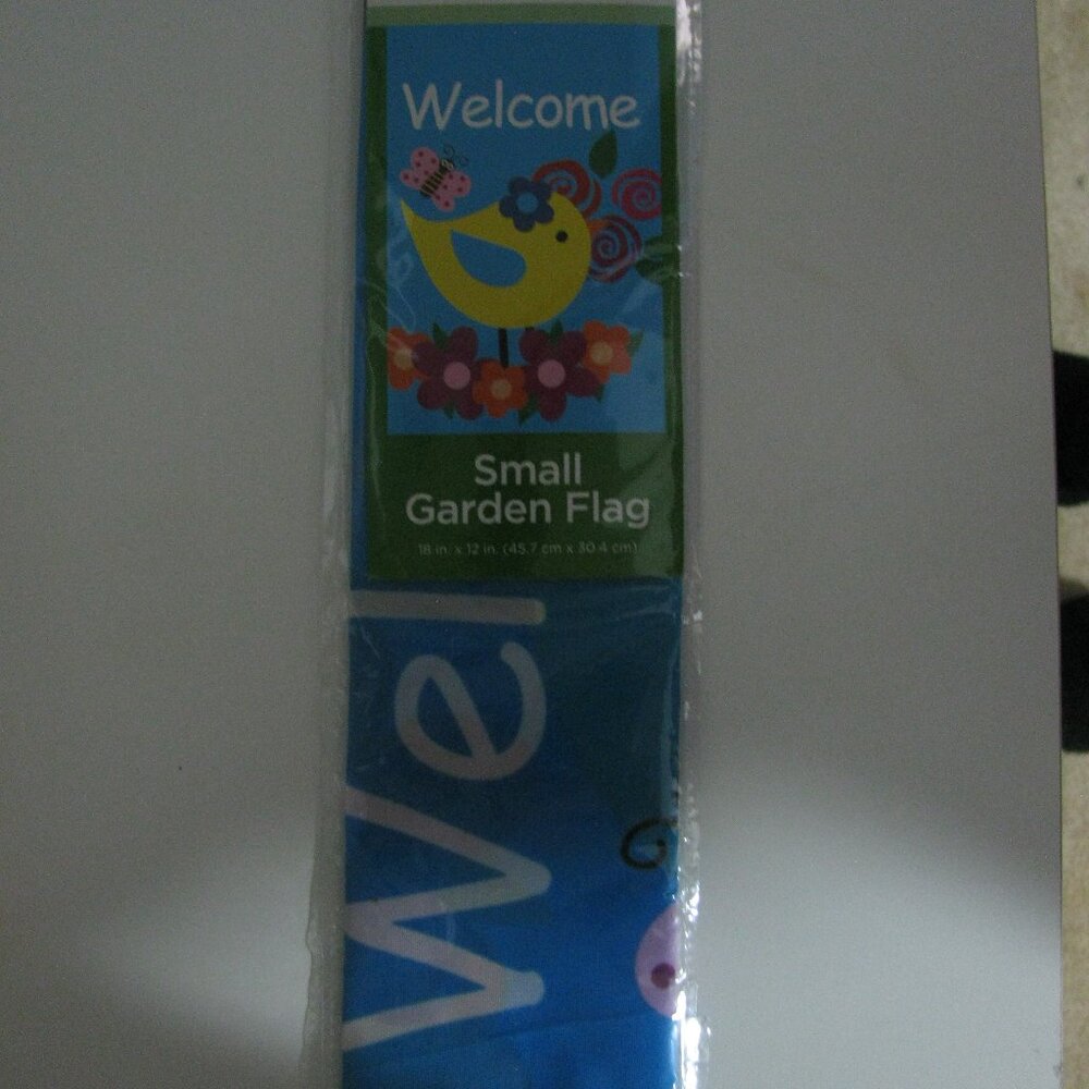 *  Outdoor Garden Flag New 18" x 12" True Living